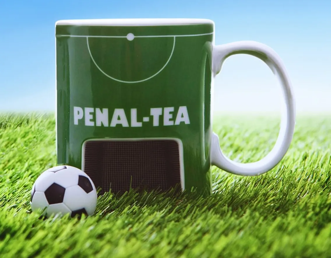 Football|Wicked Fun-Boxer Gifts Penal-Tea - Football Mug & Ball